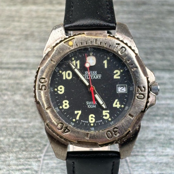 Swiss Military 100 WR Analog Leather Band Wrist Adult Watch 095-0489 Date Works - Picture 3 of 16